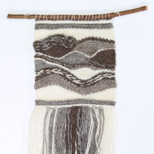 Wandbehang weben mit Wolle in Naturweiß, Braun und Grau