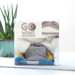 Wolle zum Weben mit Webrahmen inBlaugrün, Senf & Grau | über Zur Lila Pampelmuse