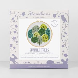 Stickmuster Sommer Bäume in Grüntönen von Hawthorn Handmade