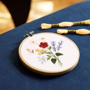 Prächtige Sommerblumen sticken | Stickset über Zur Lila Pampelmuse